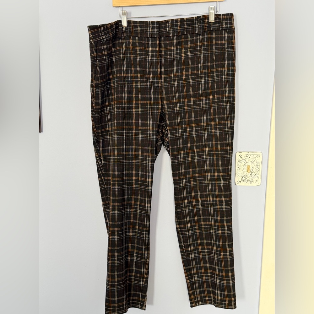 NWT.  Never worn Anne Taylor Women's Trousers.